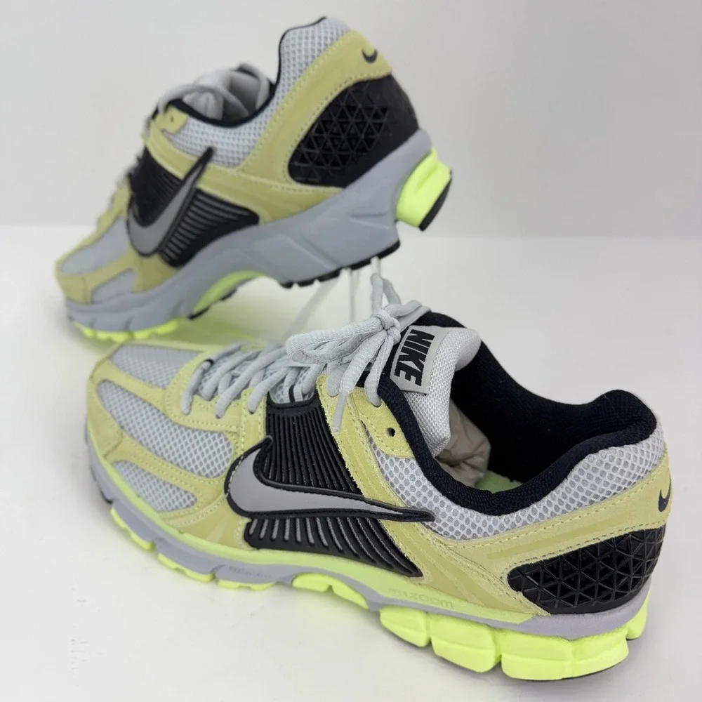 Nike‎ Zoom Vomero 5 Mens 7.5 Barely Volt Platinum HF1553-700 Excellent Running